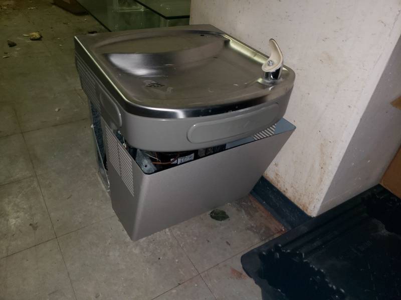 lot 9089 image: Wall mount water fountain
