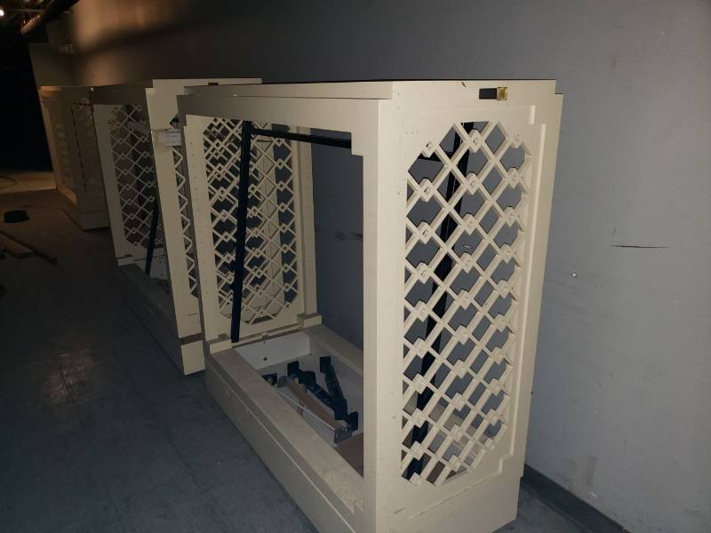lot 9095 image: Lot (3) wardrobe racks