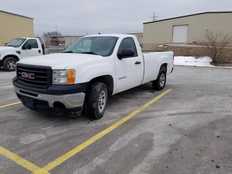 lot 3 image: 2010 GMC Sierra 1500 Regular Cab Truck