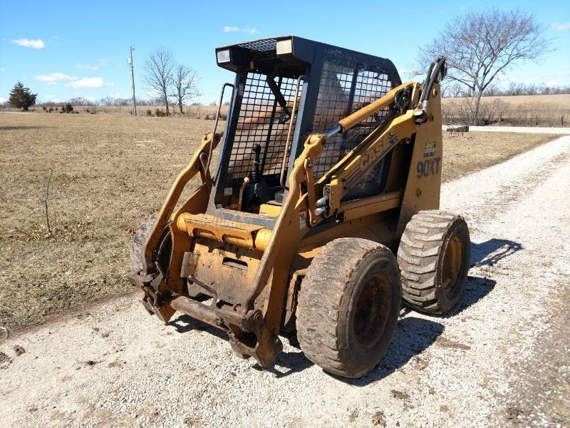 lot 17 image: Case 90XT Skid Loader