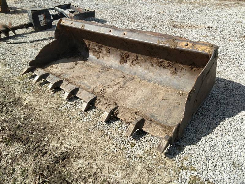 lot 21 image: Case Brand 80in Tooth Bucket