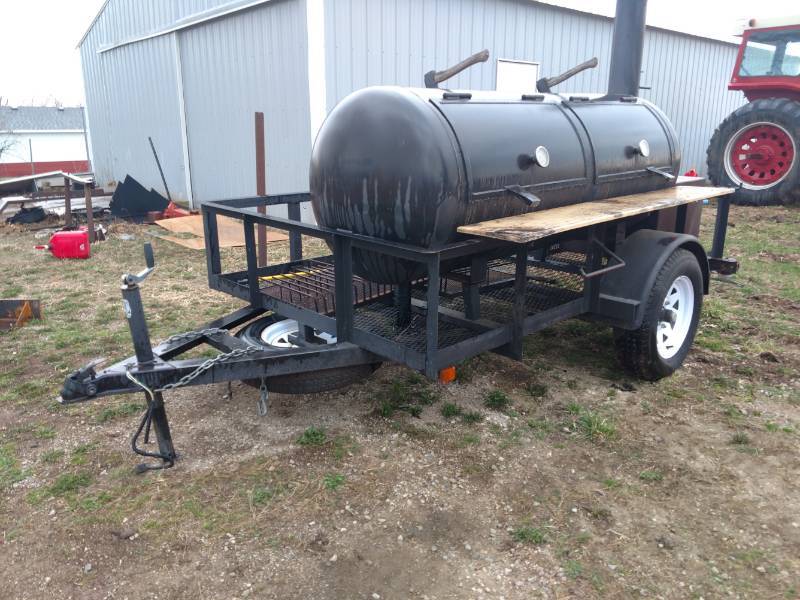 lot 12 image: Trailer Towable Smoker