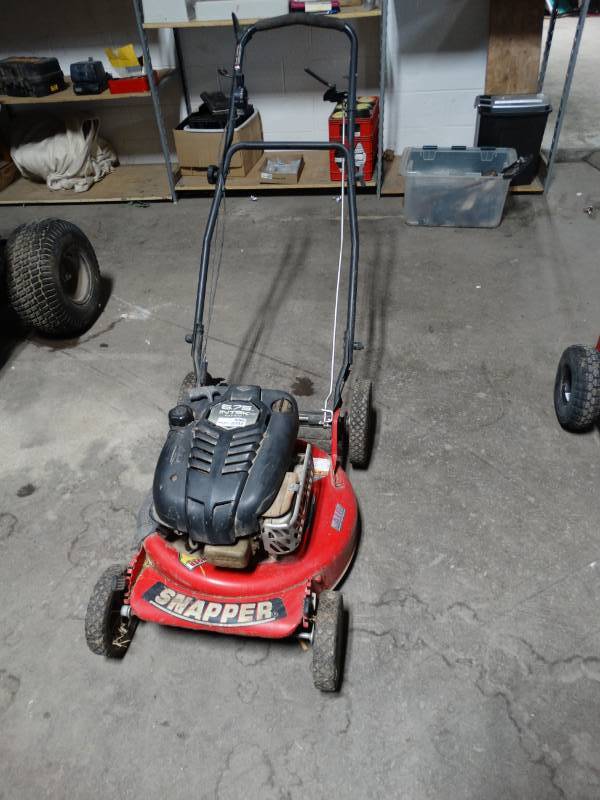 lot 8866 image: Snapper 6.75 hp self proppelled mower-