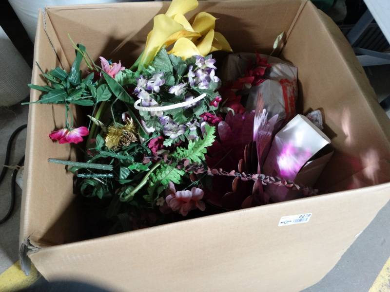 lot 8879 image: Box of Holiday faux flowers misc.