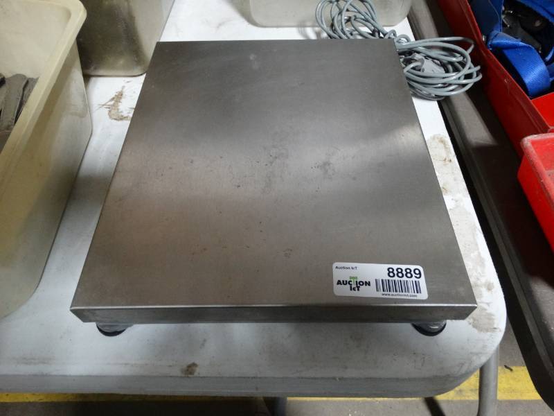 lot 8889 image: Retail scale- hooks to cash register