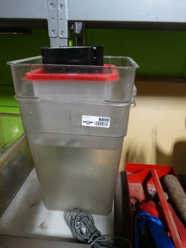 lot 8890 image: Plastic food storage containers