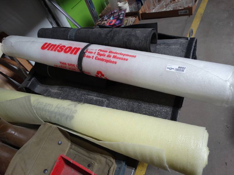lot 8892 image: Lot of various foam