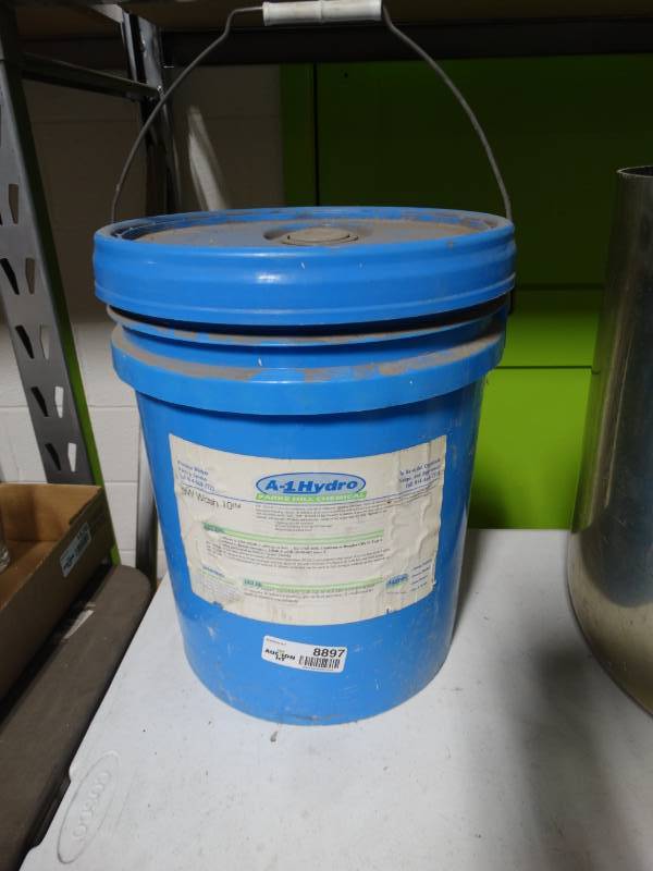 lot 8897 image: 5 gallon bucket of SW Wash 10- cleaner for power washing