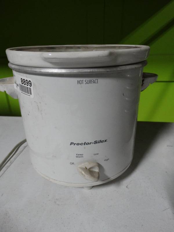 lot 8899 image: Proctor Silex crock pot w lid