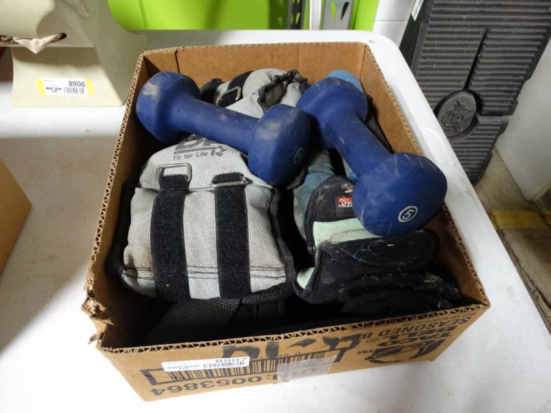 lot 8907 image: Lot of various hand & leg weights
