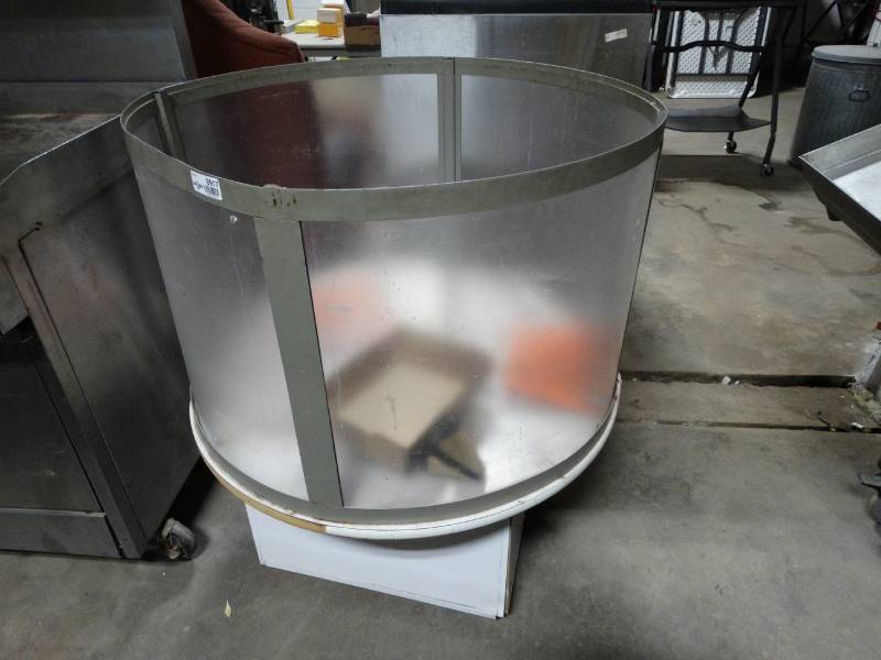 lot 8917 image: Round retail dump bin display on wheels