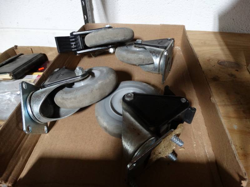 lot 8921 image: Lot of 4 nice wheels