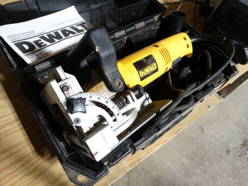 lot 8932 image: Dewalt DW682 plate jointer in case