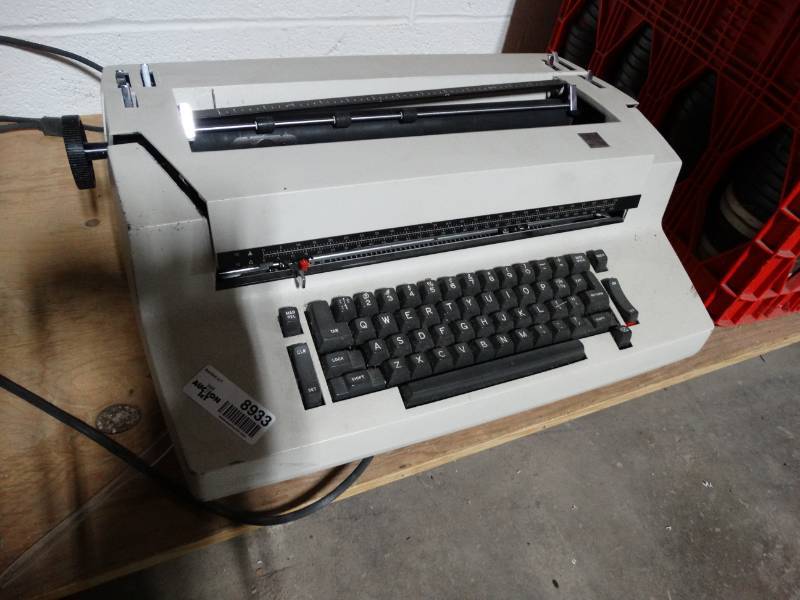 lot 8933 image: IBM Selectric II typewriter