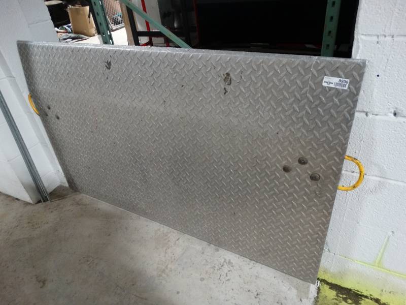 lot 8936 image: Commercial aluminum diamond plate dock plate semi loading dock plate