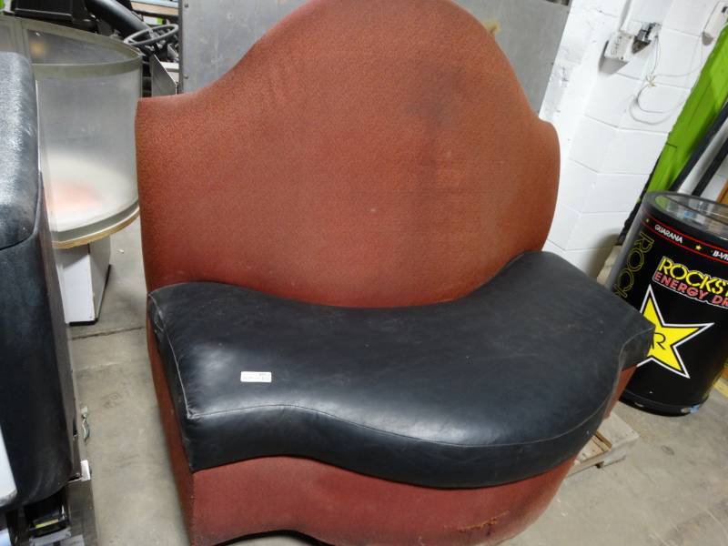 lot 8942 image: Large padded bench