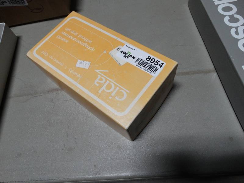 lot 8954 image: Cida aneroid sphygmomanometer- New in box