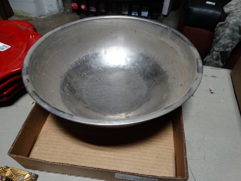 lot 8958 image: 14 ss salad bowl