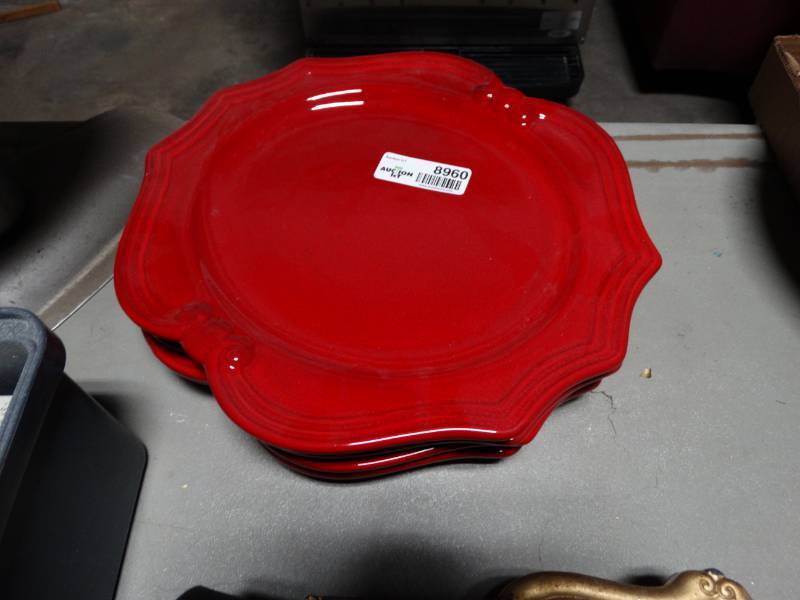 lot 8960 image: 4 French Baroque red plates