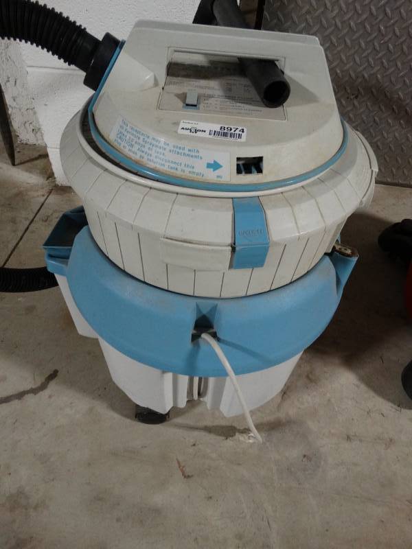 lot 8974 image: Kenmore carpet cleaner