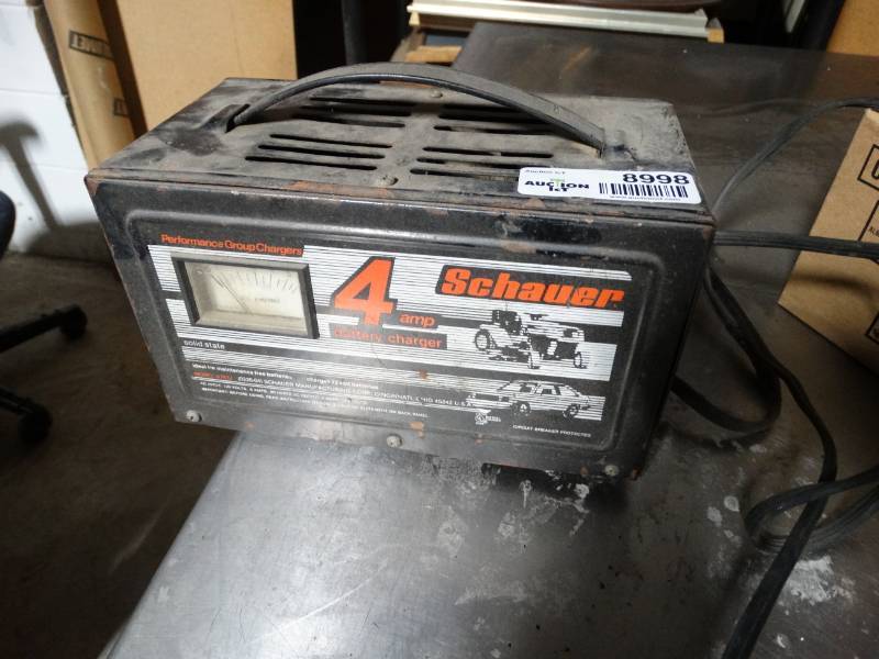 lot 8998 image: Schauer battery charger