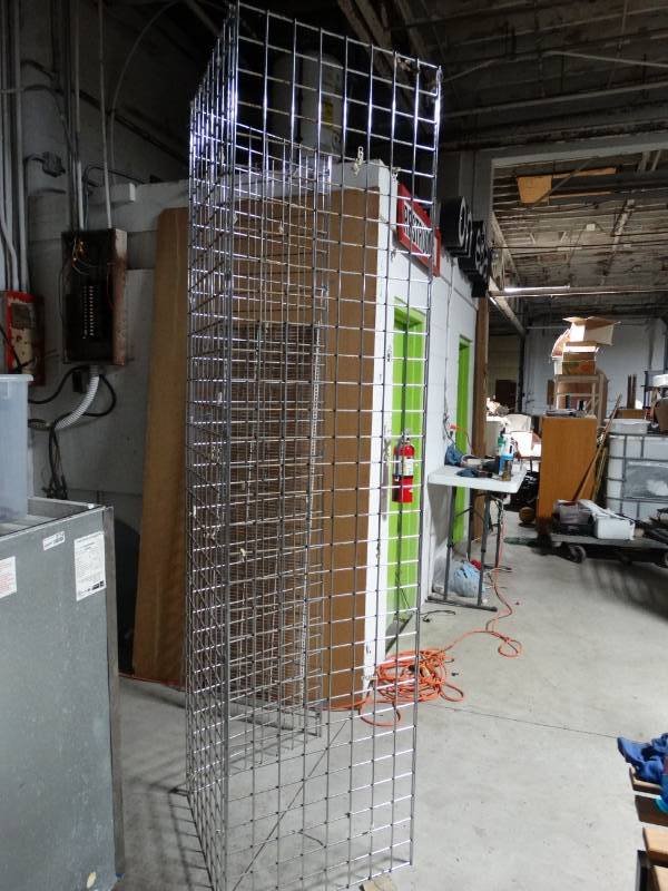 lot 20358 image: Retail grid rack