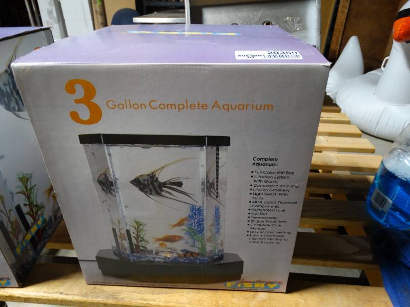 lot 20359 image: 3 gallon complete aquarium kit in box