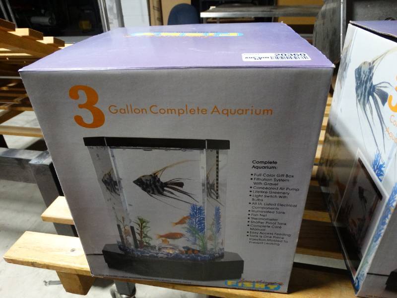 lot 20360 image: 3 gallon complete aquarium kit in box