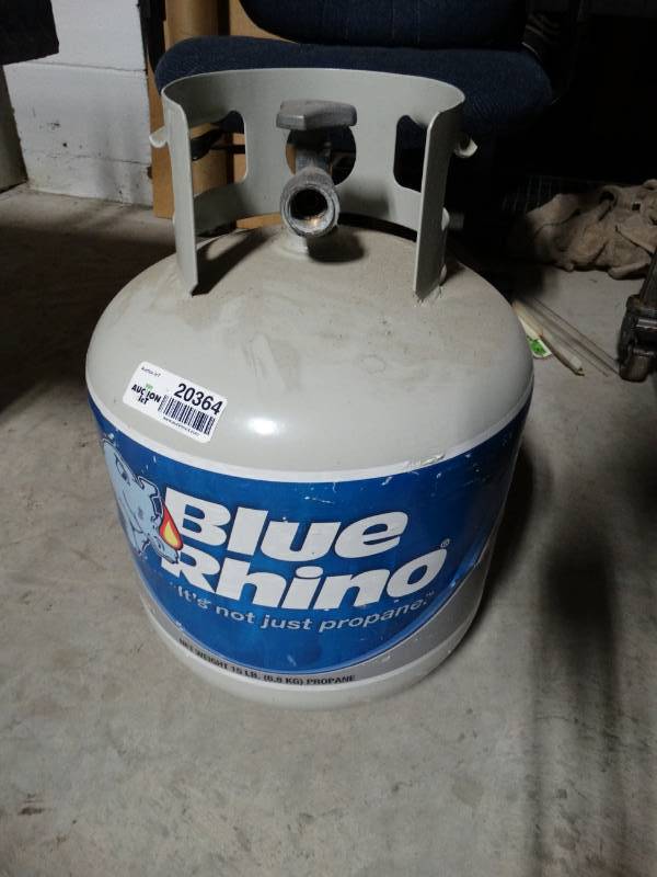 lot 20364 image: Blue Rhino propane tank
