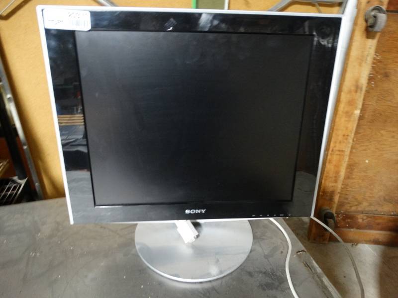 lot 20371 image: Sony LCD monitor