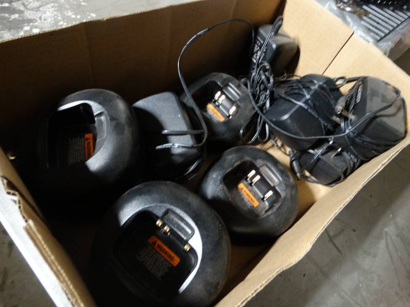 lot 20374 image: 6 Motorola walkie talkie chargers