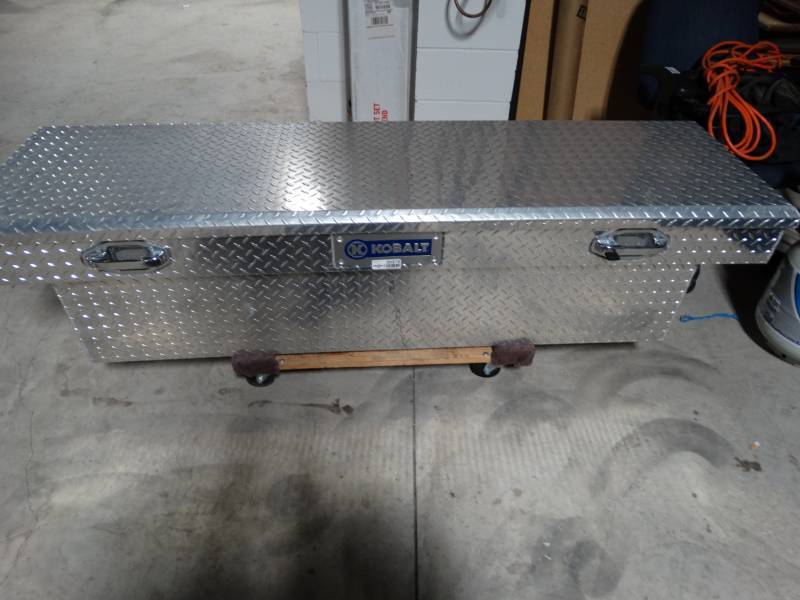 lot 20375 image: Kobalt diamond plate full size truck toolbox w key
