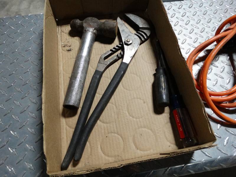 lot 20380 image: Lot of hand tools