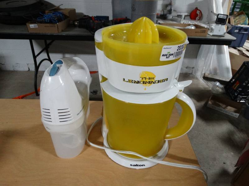 lot 20382 image: The Lemonader machine & mixer