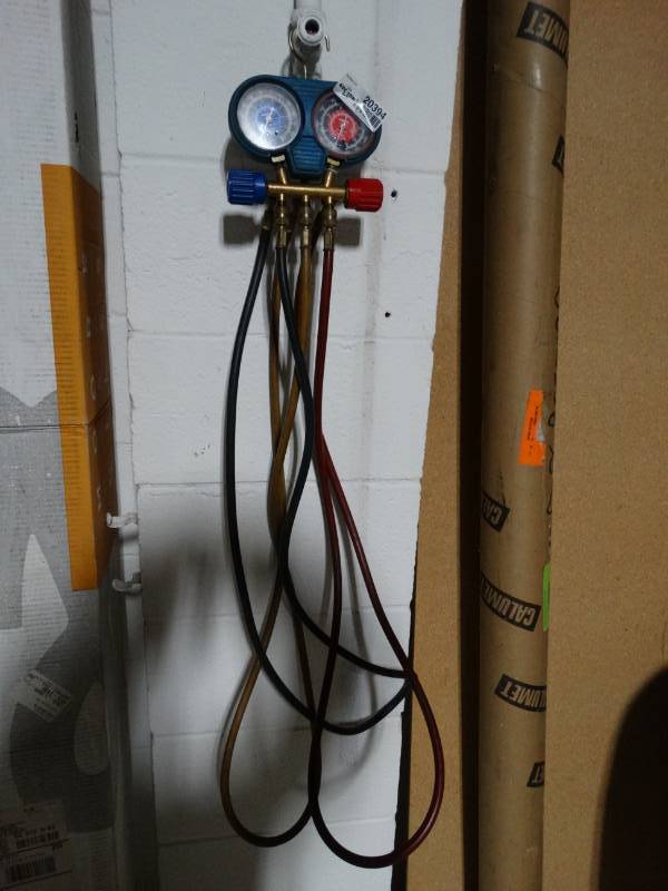 lot 20394 image: Robinair refrigeration gauges
