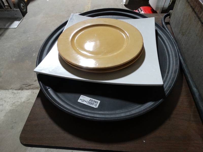 lot 20395 image: Lot of platters & trays