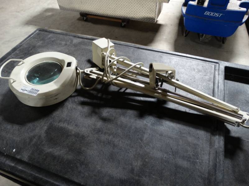 lot 20398 image: Desk lamp w magnifier