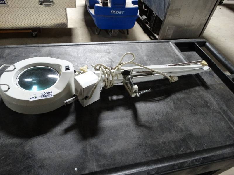 lot 20399 image: Desk lamp w magnifier