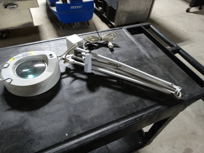 lot 20401 image: Desk lamp w magnifier