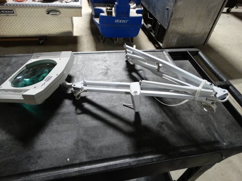 lot 20402 image: Desk lamp w magnifier