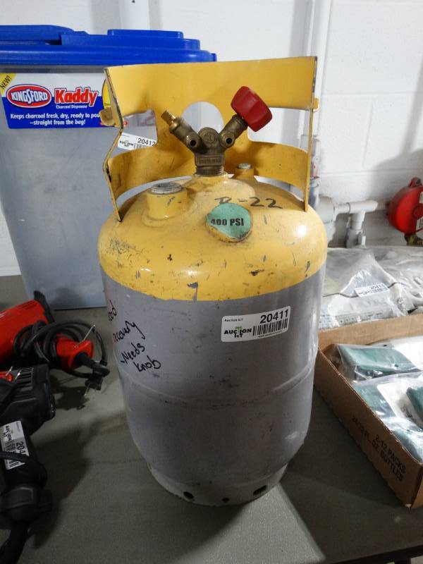 lot 20411 image: Partially full R-22 tank