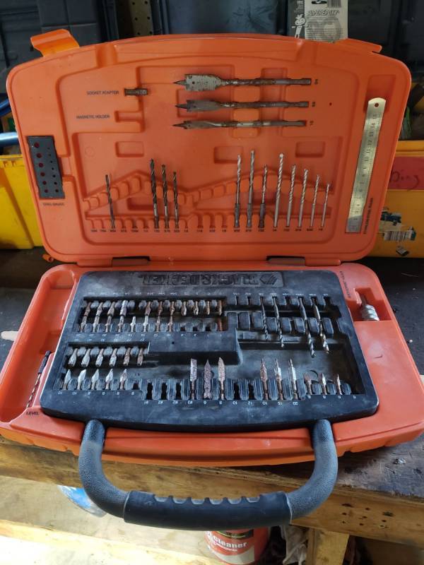 lot 6517 image: Black and Decker Drillbit set with Case