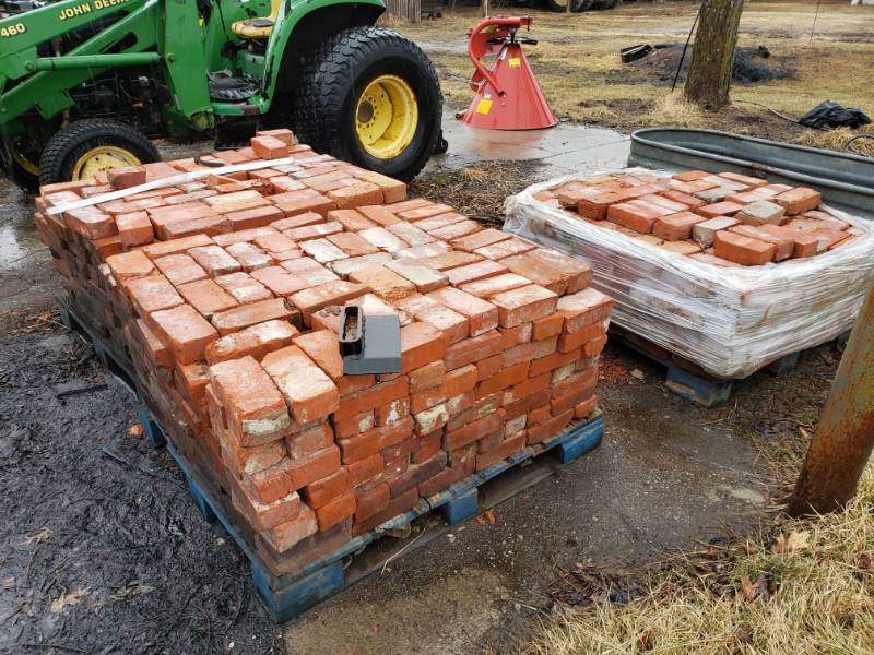 lot 6539 image: (3) Pallets of Bricks