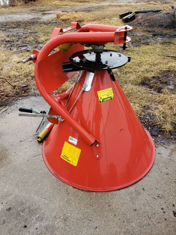 lot 6541 image: Behlen Country Fertilizer Spreader