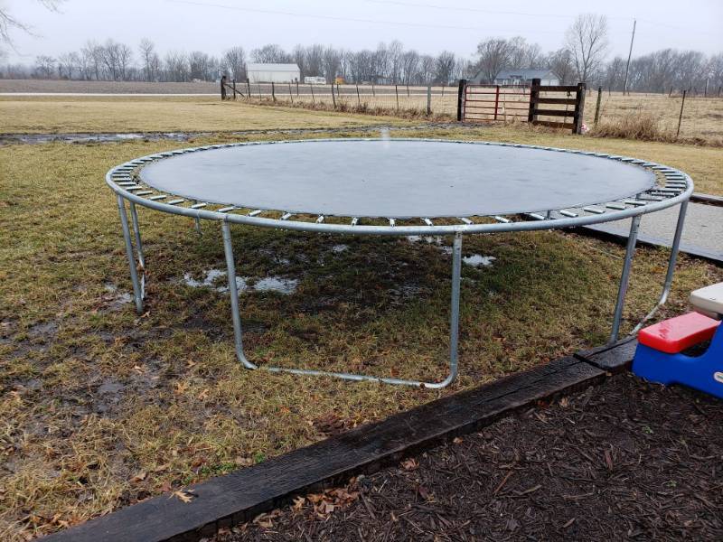 lot 6549 image: Trampoline