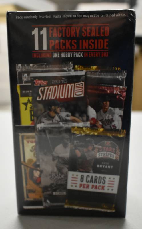 lot 1033 image: 11 Sealed Baseball Card Trading Card Packs New In Package Blaster Box