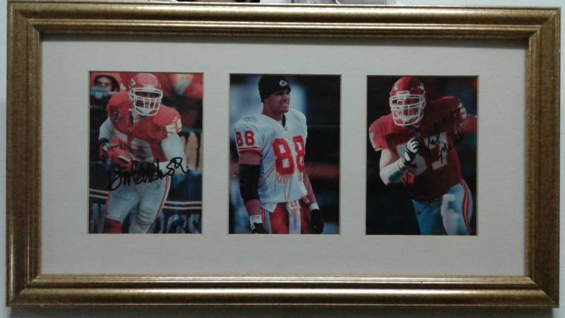 lot 1066 image: Gold Framed & Matted Kansas City Chiefs Signed Tony Gonzalez, Donnie Edwards, & Mike Maslowski 3x5 Inches Photos