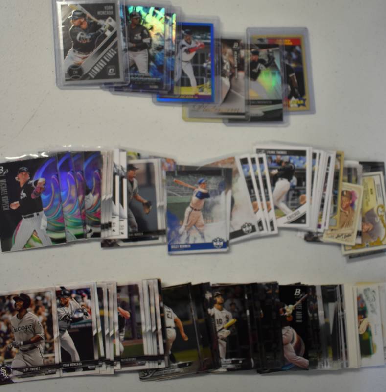 lot 1126 image: Large Lot of Current & Past Stars of Chicago White Sox including Rookies, Prospects, Inserts, Star Cards Mostly from 2017-2018 - Frank Thomas