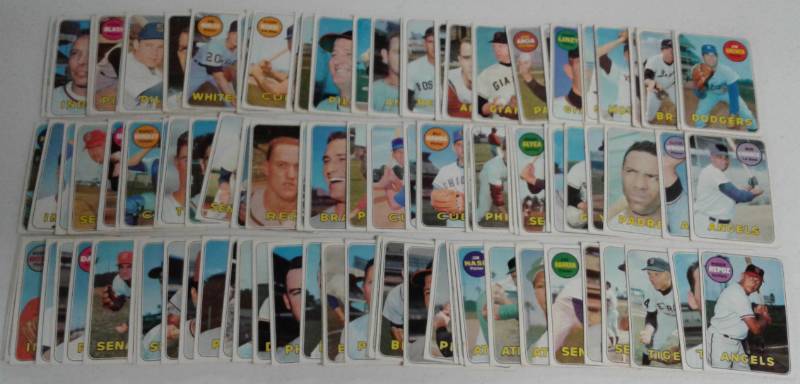 lot 1153 image: Huge Lot of 120 Original 1969 Topps Baseball Cards in Excellent Condition - Tons of Pictures