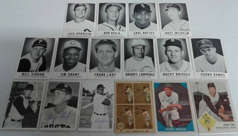 lot 1161 image: Lot of Original Baseball Cards Mostly from 60s - 1959 Ted Williams, 1960 Fleer, 1960 Leaf, Deckle Edge